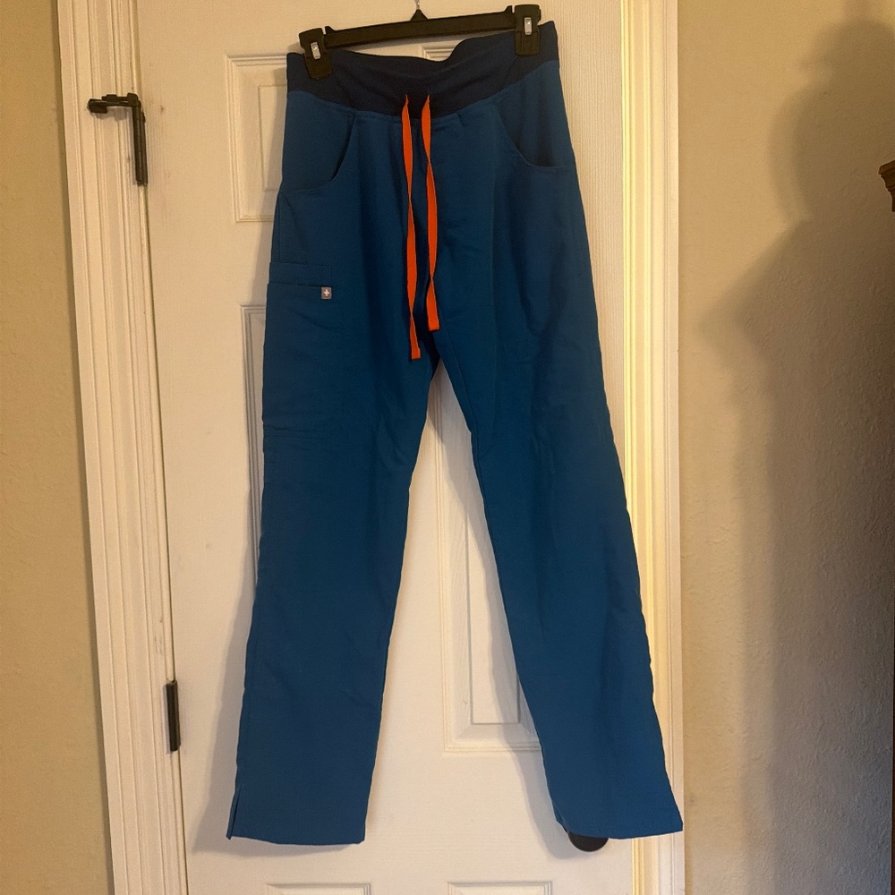 Figs Women’s Cargo Scrub Pants